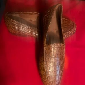Donald Pliner light brown leather reptile embossed loafer size 11